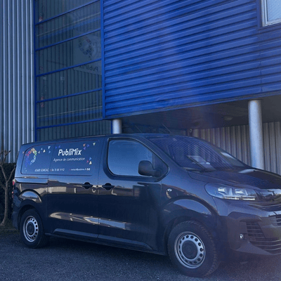 camion avec flocage publimix, agence de communication à tarbes