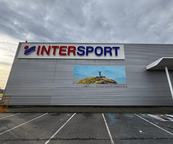 enseigne intersport réalisée par l'agence de communication Publimix à lannemezan