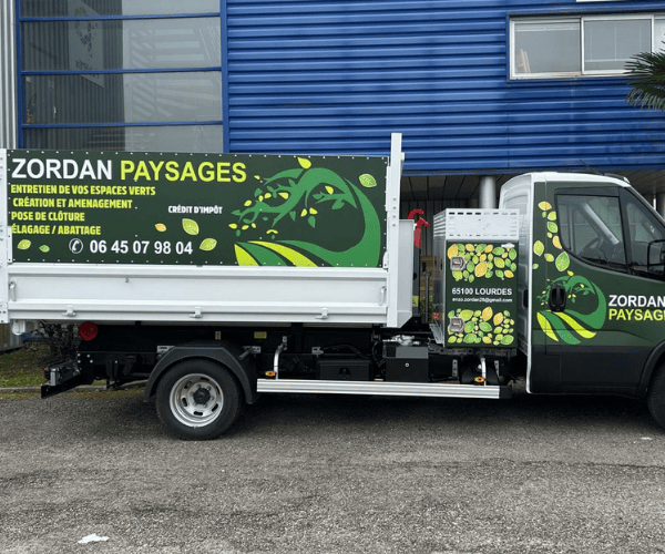 véhicule de l'entreprise zordan paysage dans les haute pyrénées floqué par publimix