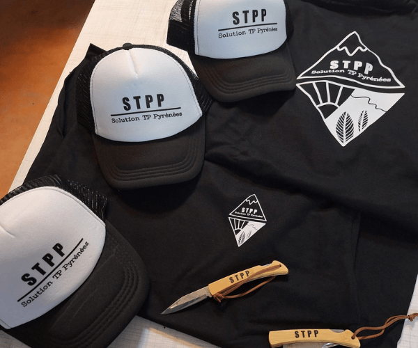 casquettes et tee-shirt floqués par l'agence de communication Publimix à Lannemezan