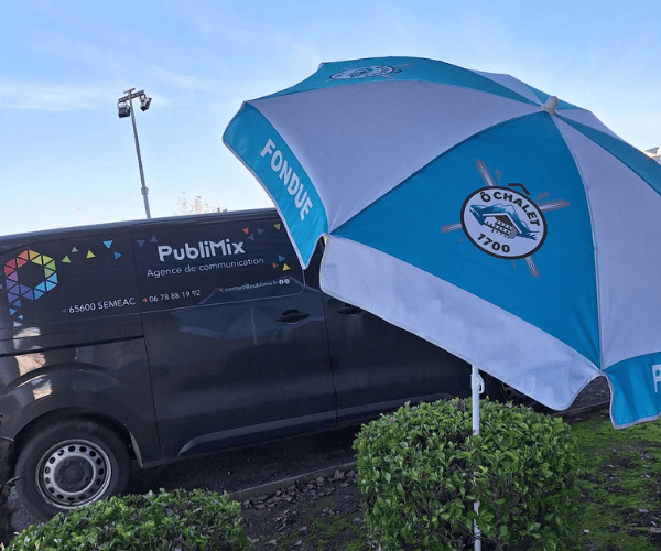 parasol personnalisé par l'agence de communication Publimix à lannemezan