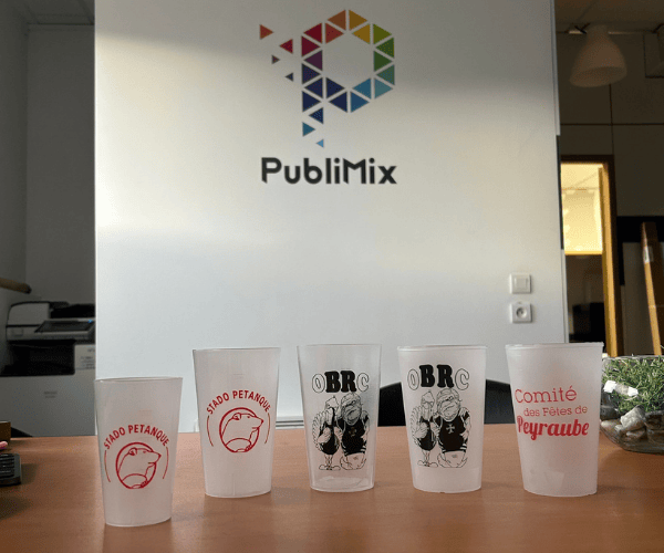 verres en plastiques personnalisés par l'agence Publimix pour le comité de Peyraube
